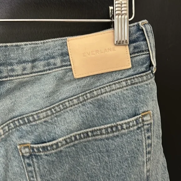 EVERLANE The relaxed Denim Short. Size 28 - Picture 5 of 11